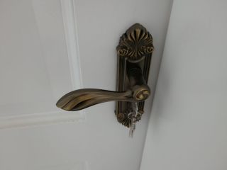 成品门及墙纸铺贴