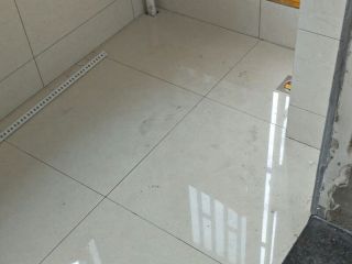 地砖铺贴及地面找平施作