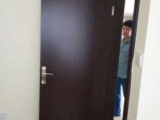 套装门、踢脚线安装