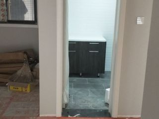 成品门及墙纸铺贴