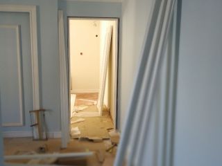 套装门、踢脚线安装