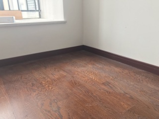 套装门、踢脚线安装