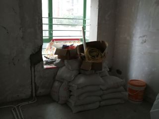 强、弱电路穿线施作