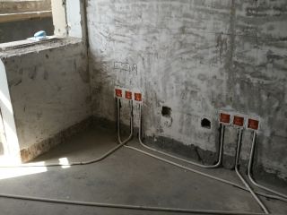 水、电管开槽施作