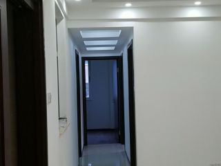 套装门、踢脚线安装