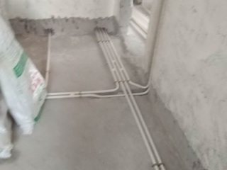 水、电管开槽施作