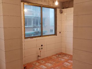 地砖铺贴及地面找平施作