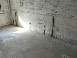 水、电管开槽施作