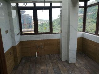 厨房、卫生间墙砖施作