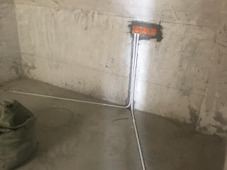 水、电管开槽施工