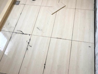 地砖铺贴及地面找平施作