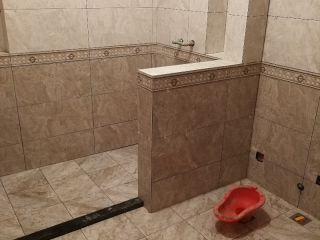 地砖铺贴及地面找平施作