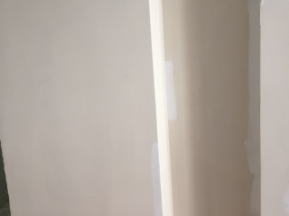 现场背景墙及隔墙施作
