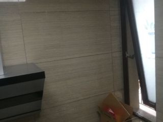 地砖铺贴及地面找平施作