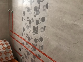 地砖铺贴及地面找平施作