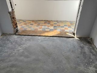地砖铺贴及地面找平施作