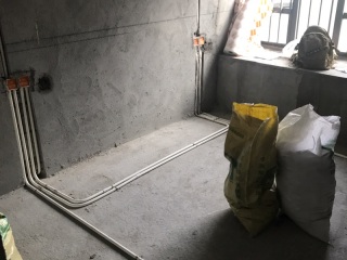 强、弱电路穿线施作