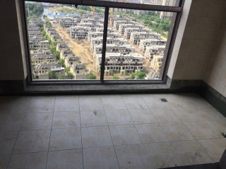 地砖铺贴及地面找平施作
