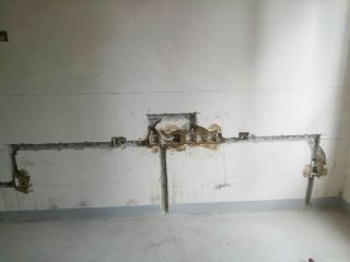 水、电管开槽施作