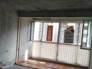 地砖铺贴及地面找平施作