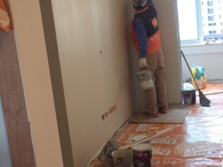 墙、顶面腻子批嵌