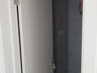 成品门及墙纸铺贴