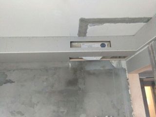 现场背景墙及隔墙施作