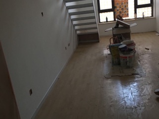成品门及墙纸铺贴