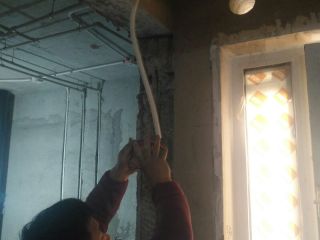 强、弱电路穿线施作