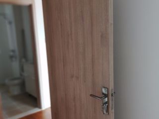 套装门、踢脚线安装