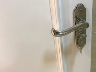 套装门、踢脚线安装