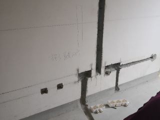 水、电管开槽施作