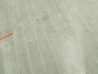 地砖铺贴及地面找平施作
