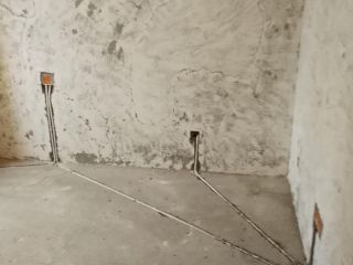强、弱电路穿线施作