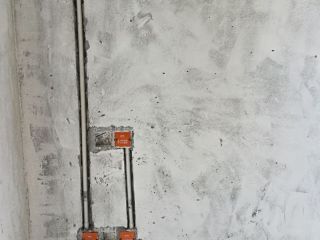 水、电管开槽施作