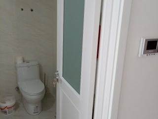套装门、踢脚线安装
