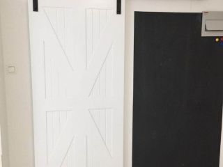 成品门及墙纸铺贴
