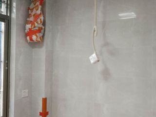 厨房、卫生间墙砖施作