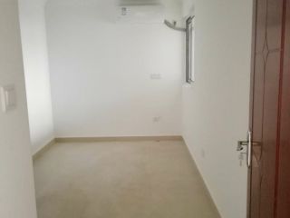 地砖铺贴及地面找平施作
