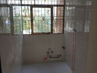 地砖铺贴及地面找平施作