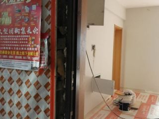 厨房、卫生间墙砖施作