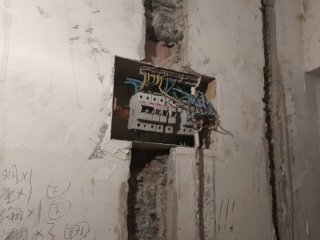 水、电管开槽施作