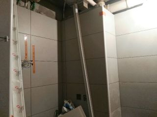 地砖铺贴及地面找平施作