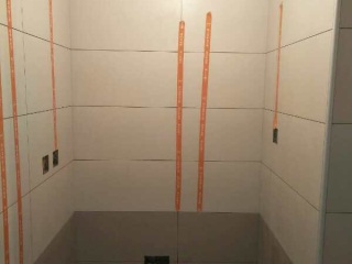 厨房、卫生间墙砖施作