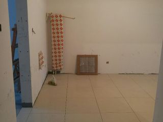 地砖铺贴及地面找平施作
