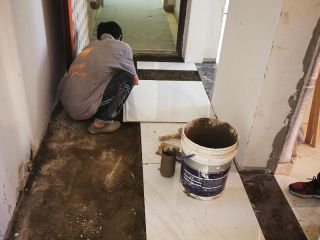 厨房、卫生间墙砖施作