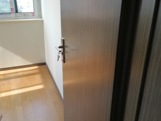 套装门、踢脚线安装