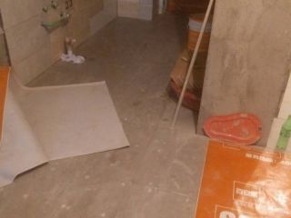 厨房、卫生间墙砖施作