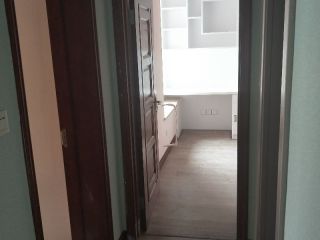 成品门及墙纸铺贴