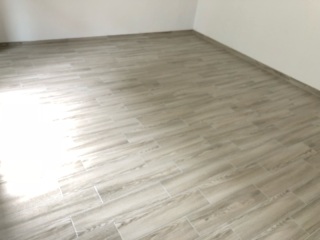 地砖铺贴及地面找平施作